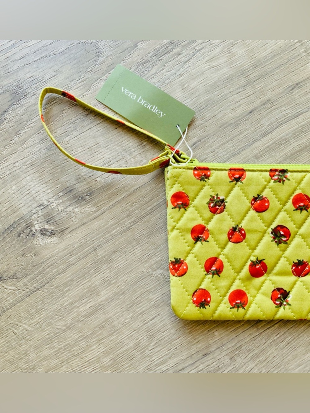 NWT☀️ Vera Bradley Tomato Print Wristlet Bag - Picture 3 of 7